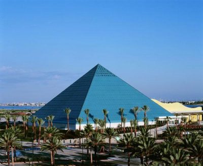 aquarium-pyramid
